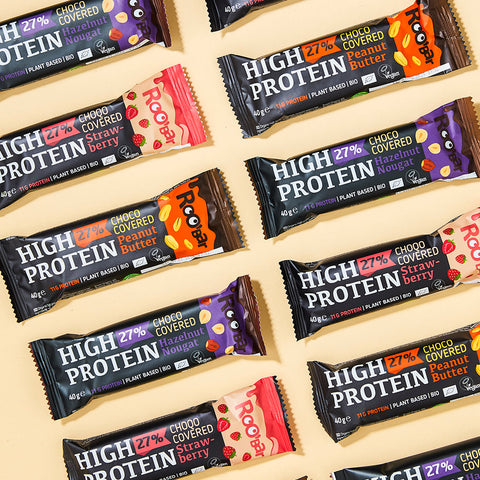 Ekologiškas šokoladu aplietas baltymų batonėlis su žemės riešutais