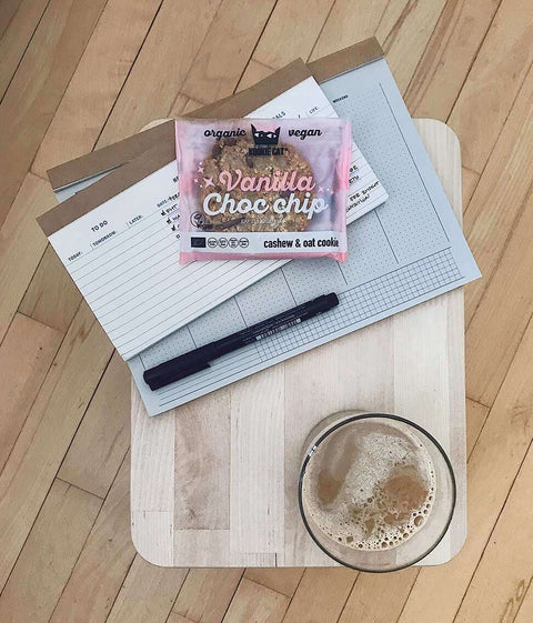 Ekologiškas vanilinis sausainiais su šokolado gabaliukais