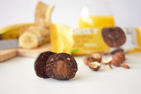 Ekologiški vaisių rutuliukai su lazdyno riešutų ir kakavos įdaru