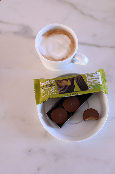 Ekologiški riešutų sviesto krepšeliai su pistacijų kremu