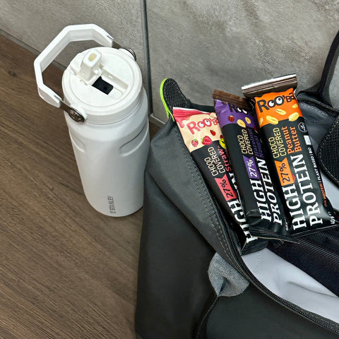 Ekologiškas baltyminis batonėlis su rožiniu šokoladu ir braškėmis