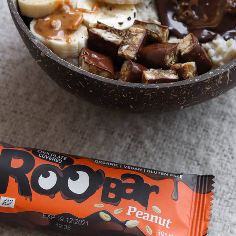 Ekologiškas šokoladu padengtas žemės riešutų batonėlis